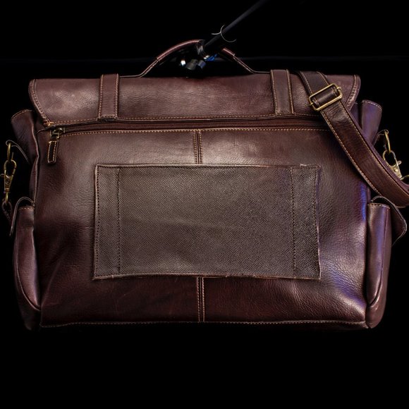 Vintage-Style Brown Leather Messenger Bag With Adjustable Strap and Buckles - Picture 6 of 13